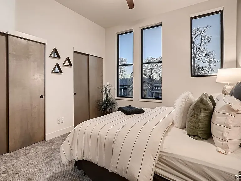 3308 Curtis St — Photo 11