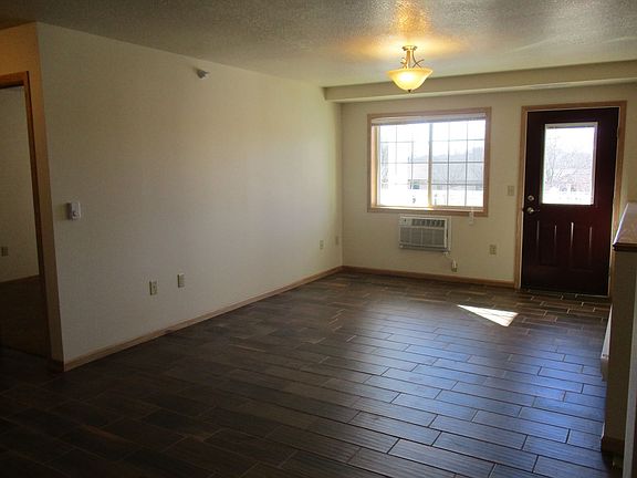 3rd image of 1420 Greenbay St #220