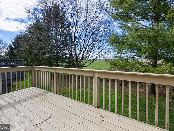 4th image of 66 Farmview Ln