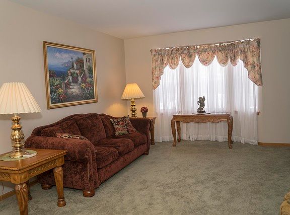 3rd image of 106 Whitehall Ct