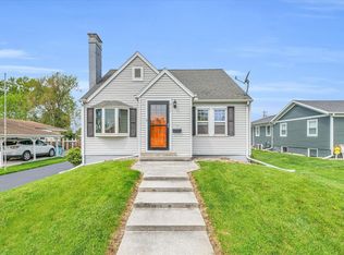 915 N Melvin St, Gibson City, IL 60936