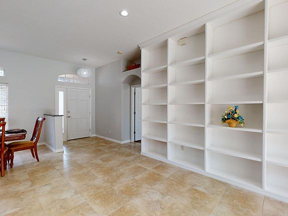 4th image of 5755 Newbury Cir