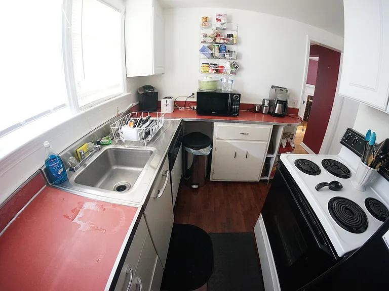 187 Edgemont Rd #R2 — Photo 13