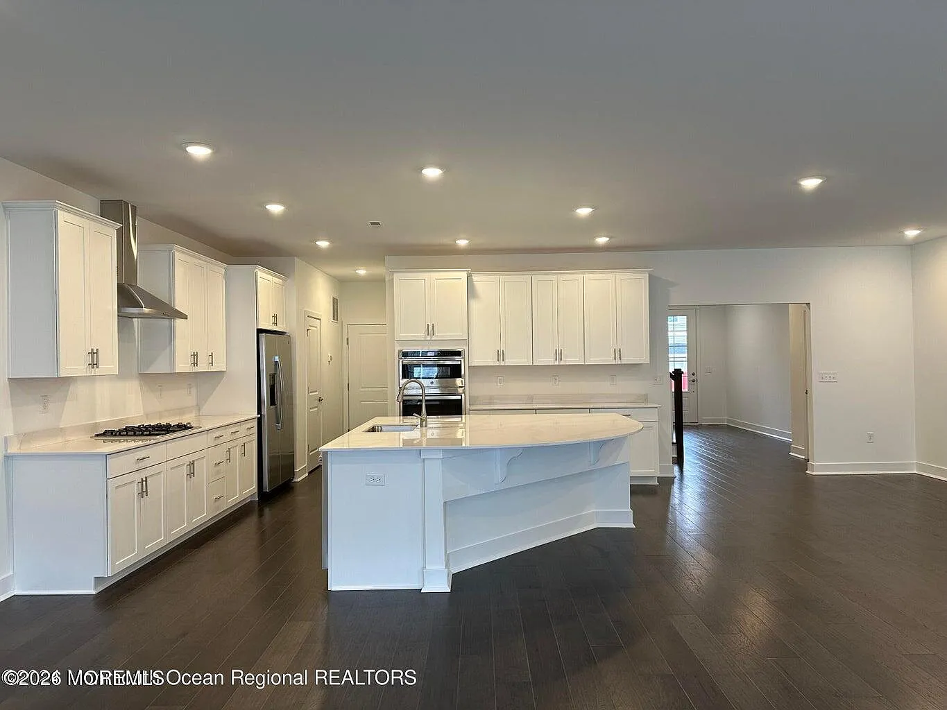 3 bed, 3.5 bath, 2796 sqft, $6,000 — Photo 3