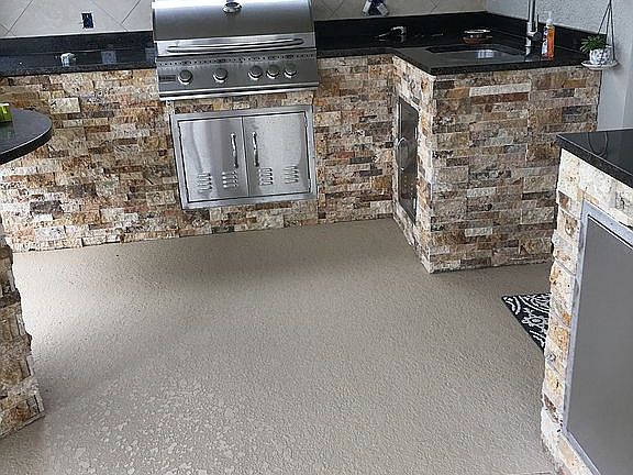 Outdoor kitchen area