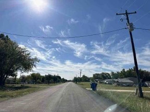Exterior Neighborhood (street photo)
