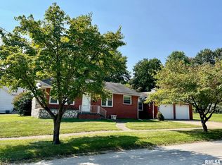 306 W Lincoln Ave, Petersburg, IL