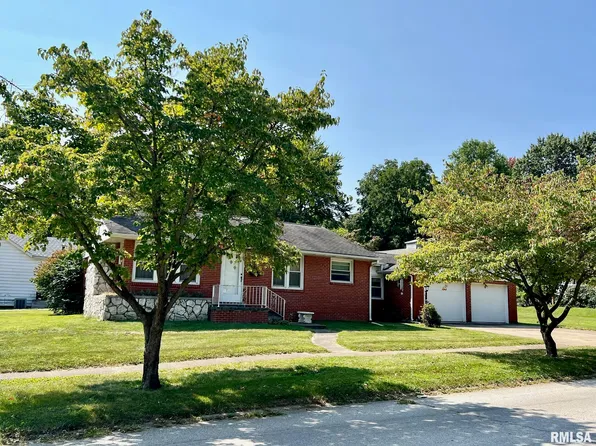 306 W Lincoln Ave, Petersburg, IL 62675