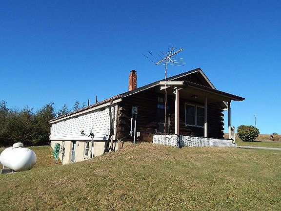 3rd image of 1694 Dickey Dr