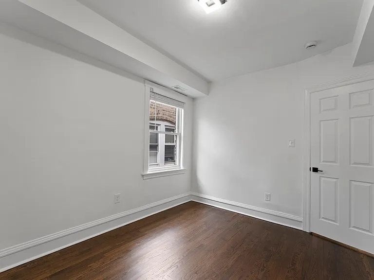 W Cornelia Ave — Photo 14