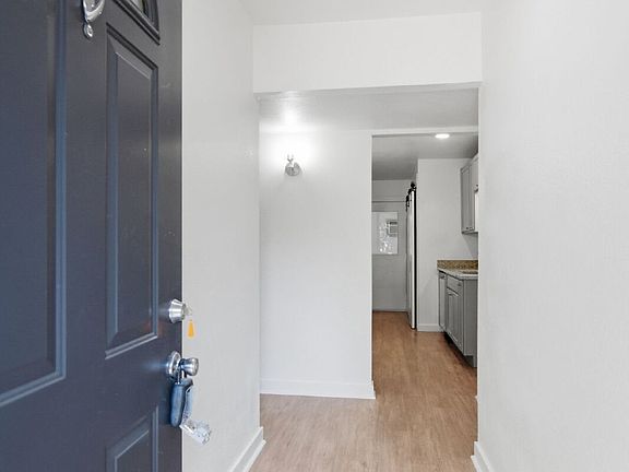 3rd image of 809 James St