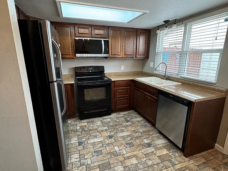 1318 Harless Ave — Photo 3