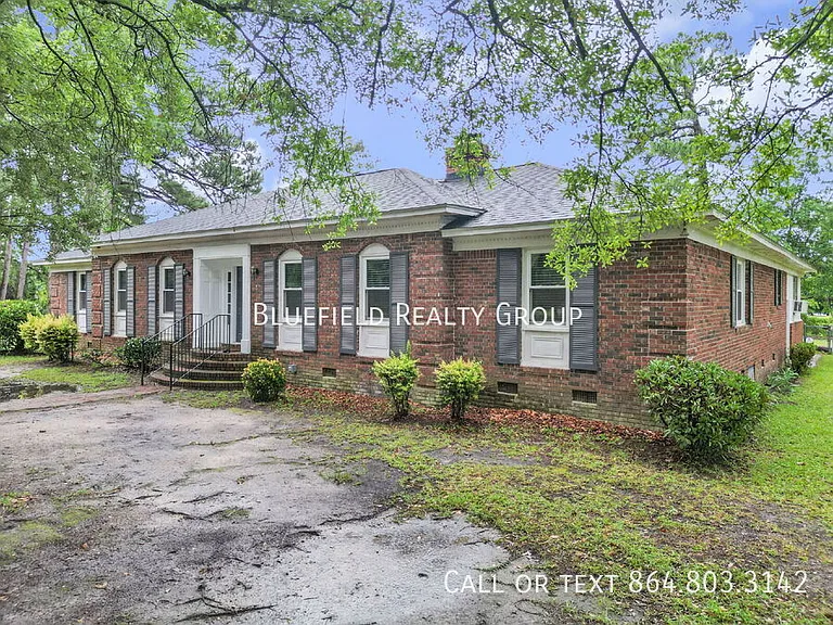 140 Windsor Point Rd — Photo 2