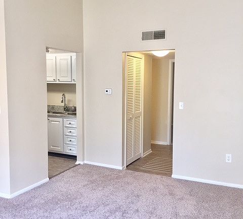 5th image of 420 The Place Ct APT B7