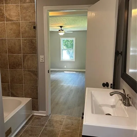 10790 Waters Rd — Photo 23