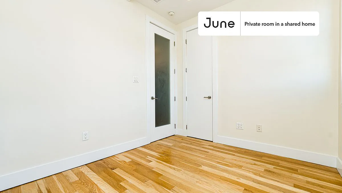 21 Carlton Ave — Photo 2