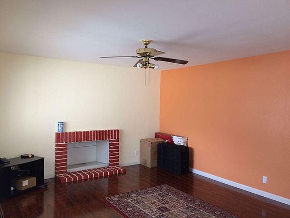 Living Room/Front Hall