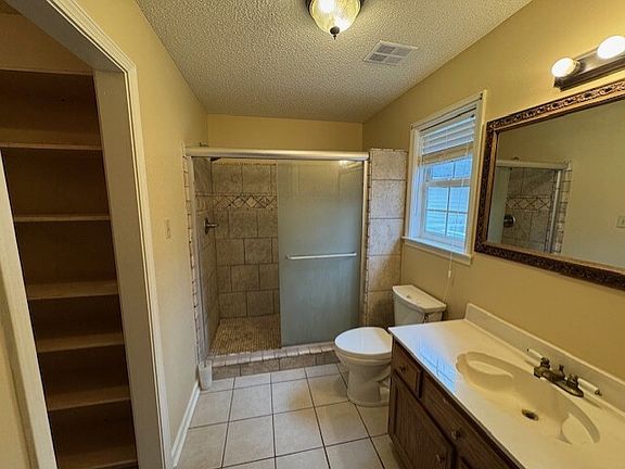 2nd image of 250 Howard Dr