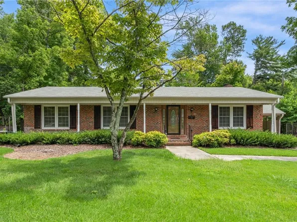 2400 Gracewood Ct, Greensboro, NC 27408