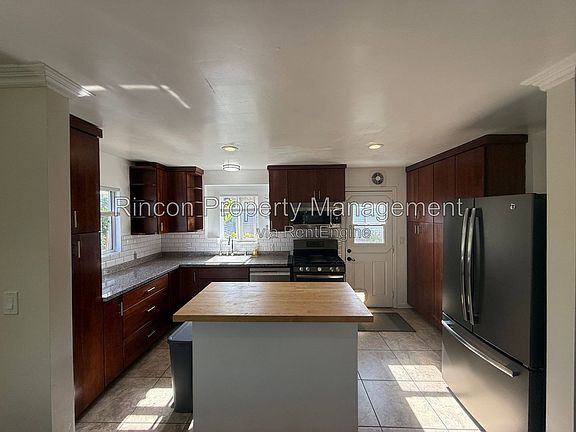 5th image of 238 Douglas Ave