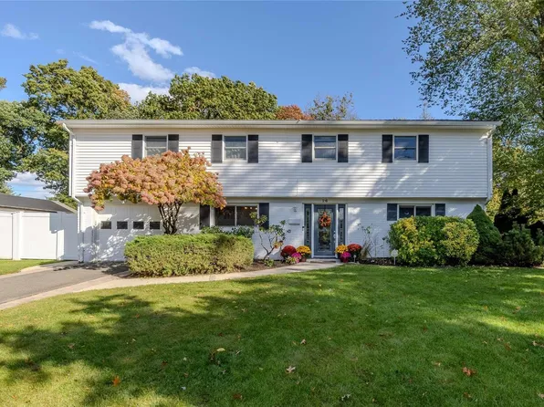 26 Oxford Road, Old Bethpage, NY 11804