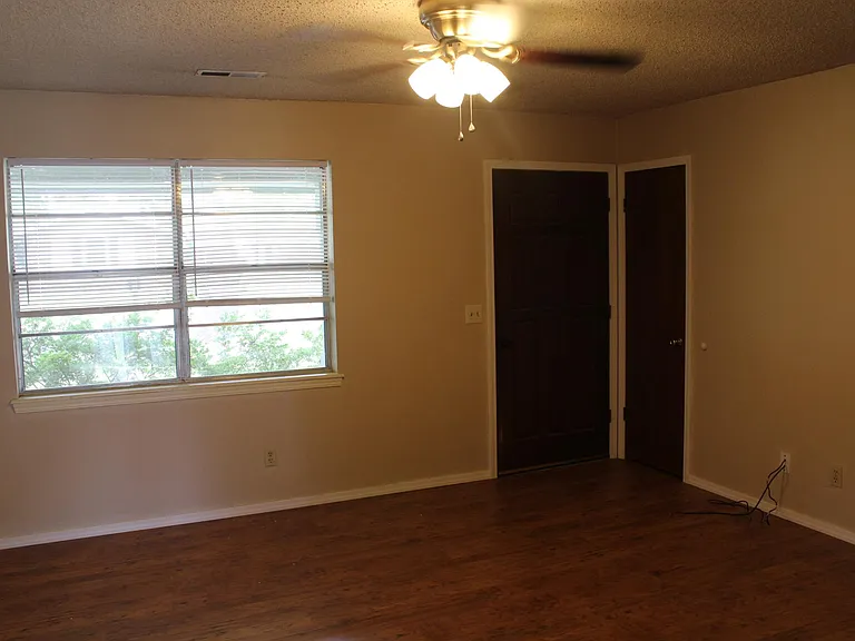 811 Linda St — Photo 8
