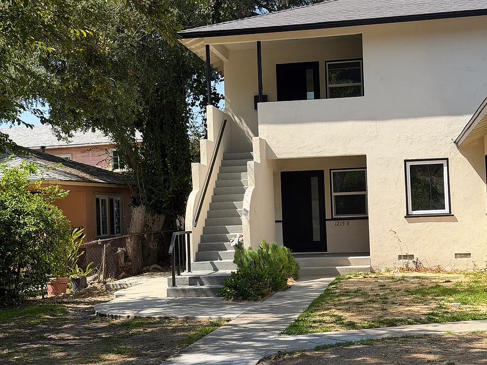 1215 N Verdugo Rd #A