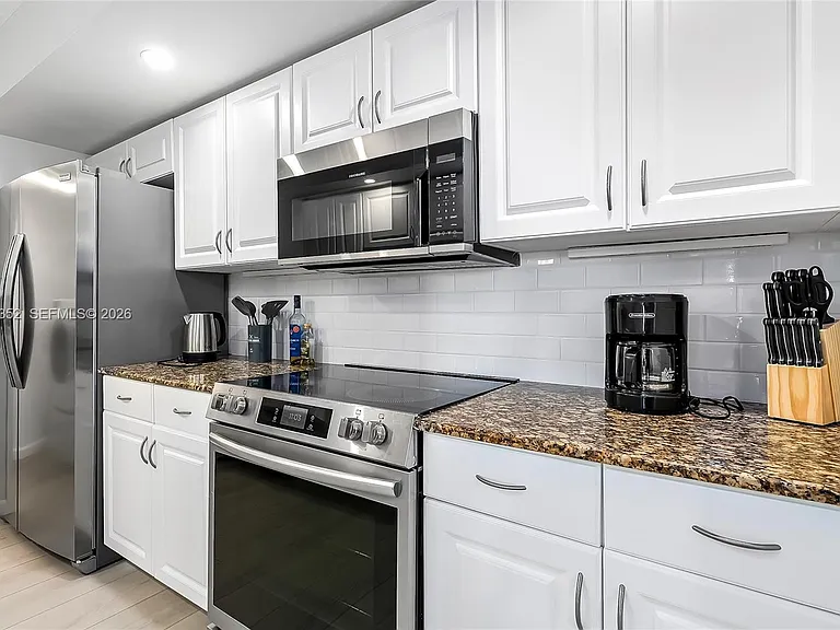 6917 Collins Ave #1106 — Photo 8