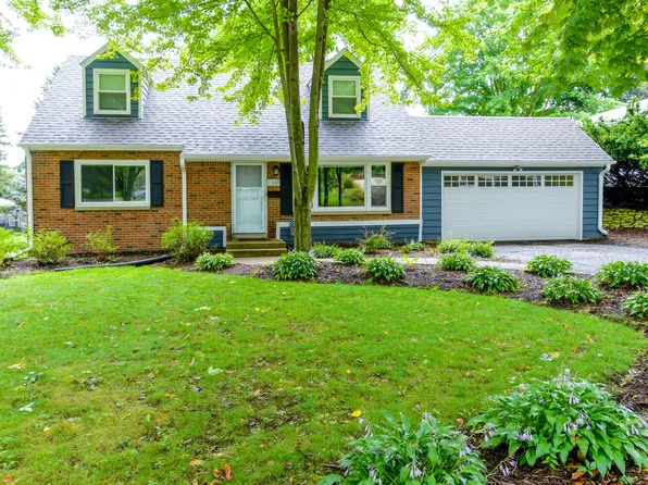 1341 E Roberta Ave, Waukesha, WI 53186