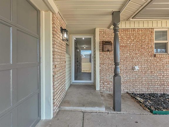 3rd image of 945 NW 19th St