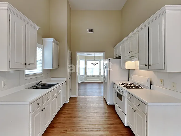 1954 Firelight Ln — Photo 3