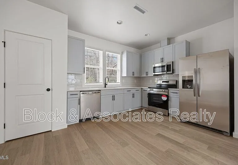 2811 Wilcox Pl #101 — Photo 22