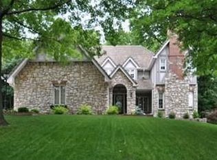 613 White Oak Ln, Kansas City, MO 64116