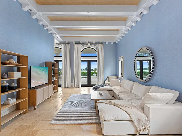 3240 N Flagler Dr — Photo 17