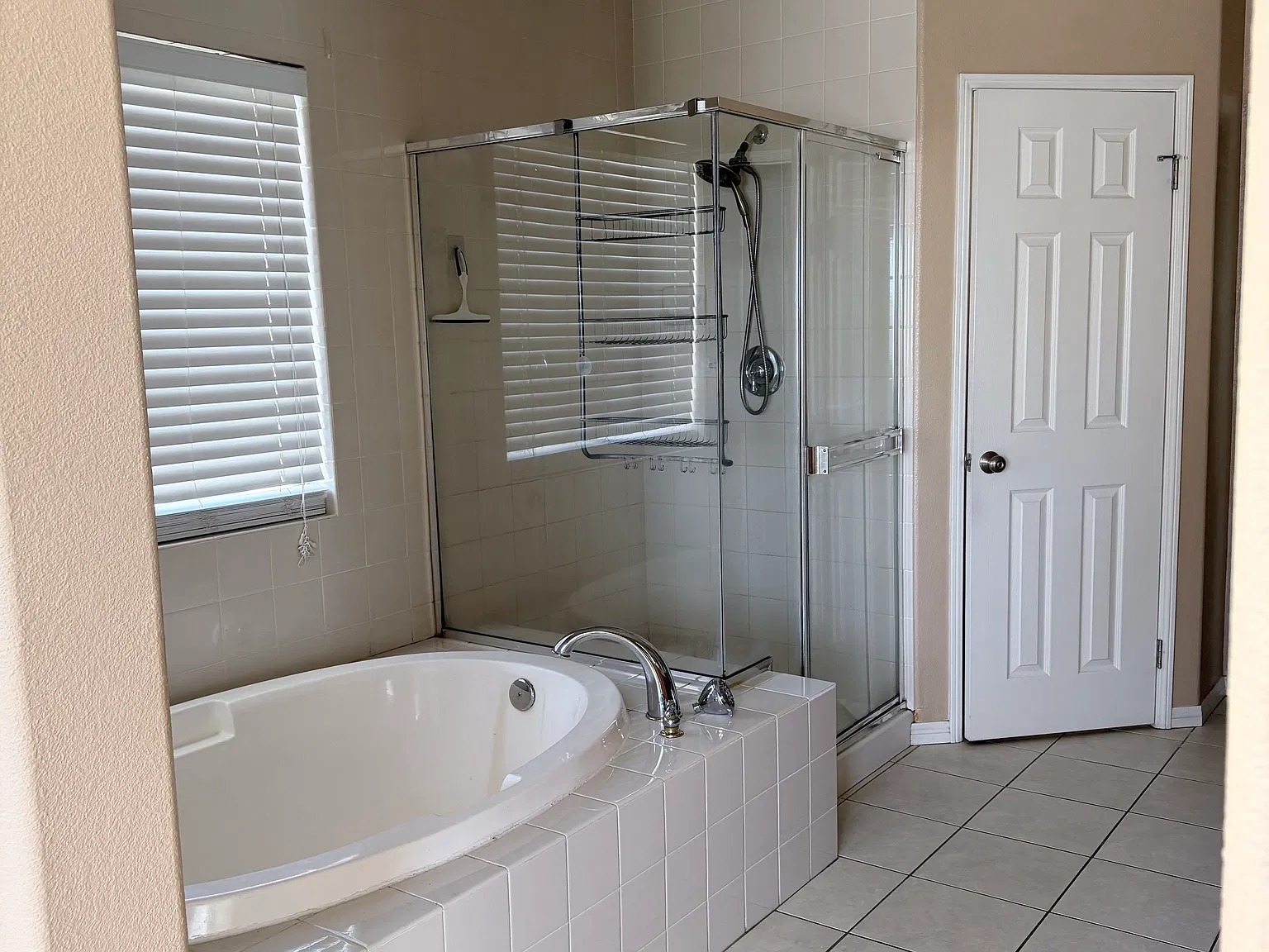 4 bed, 2650 sqft, $3,880 — Photo 2