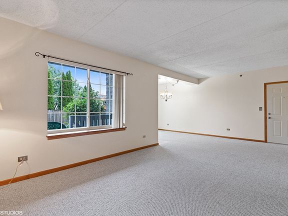 5th image of 2899 Heritage Dr APT 1C