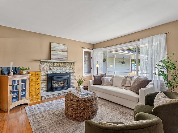 5th image of 2035 19th St NW