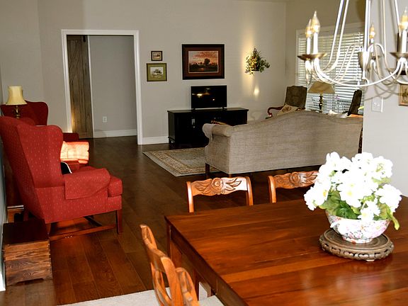 5th image of 1221 Saint Andrews Dr