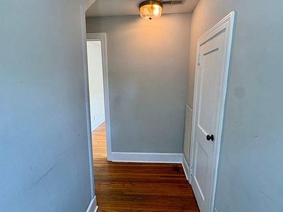 3rd image of 530 Savannah Hwy APT B