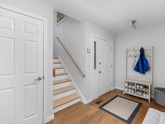4th image of 193 Pine Glen Dr