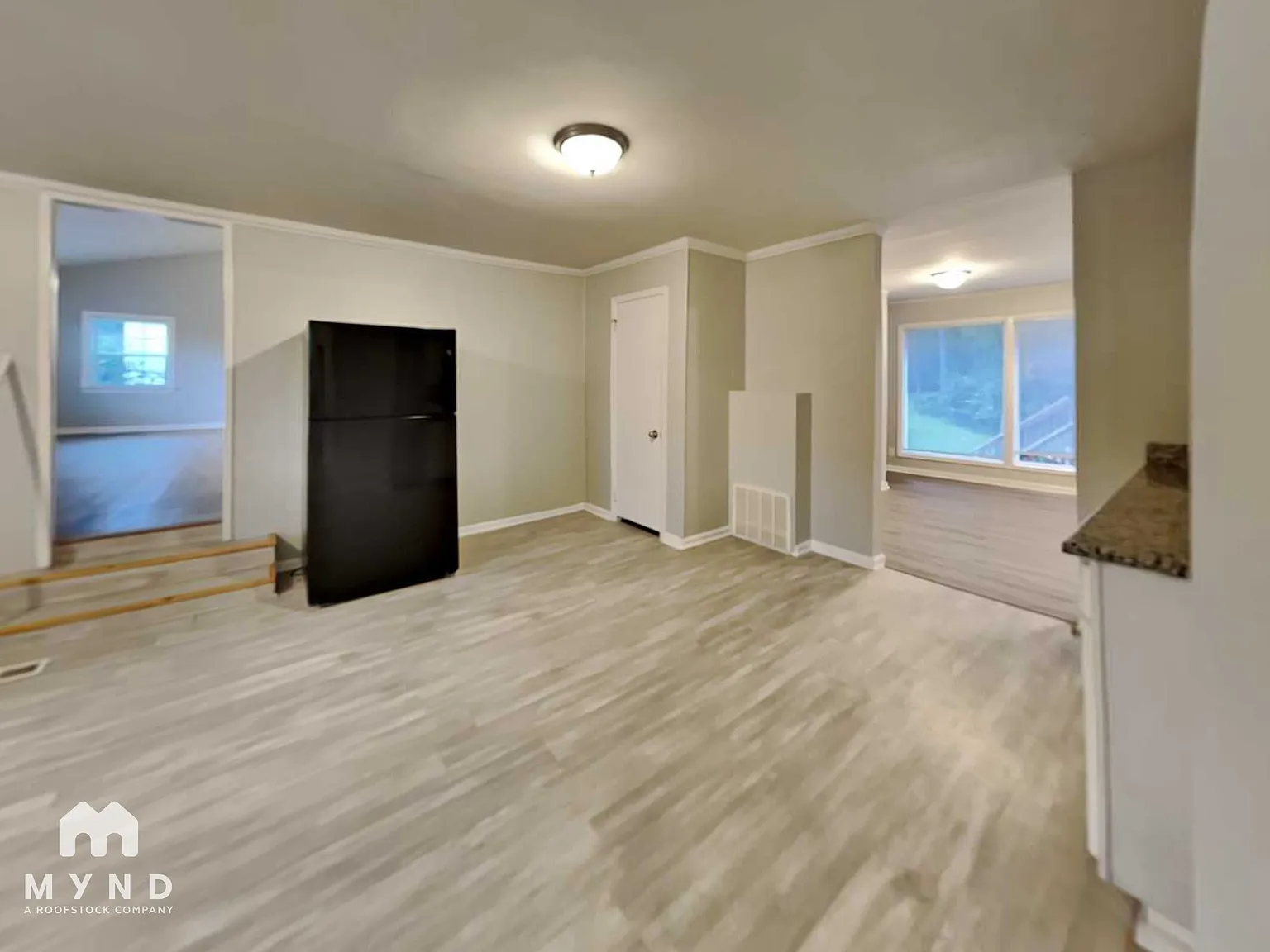 5 bed, 3.0 bath, 3316 sqft, $2,330 — Photo 4