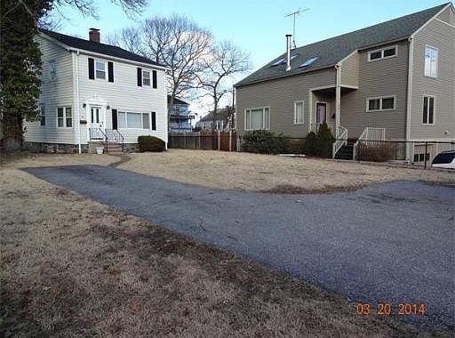 2nd image of 483 Lynnfield St