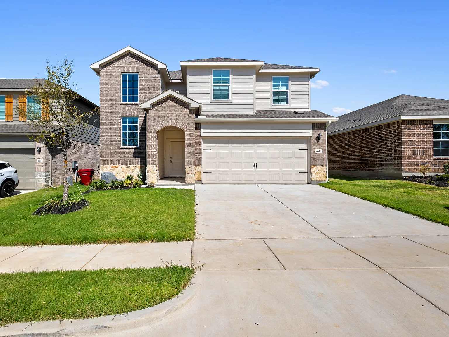 4 bed, 2.5 bath, 2378 sqft, $2,350 — Photo 1