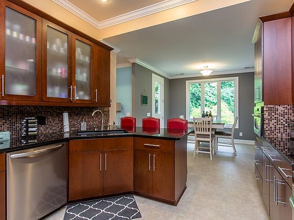 2nd image of 3200 Danbury Ct