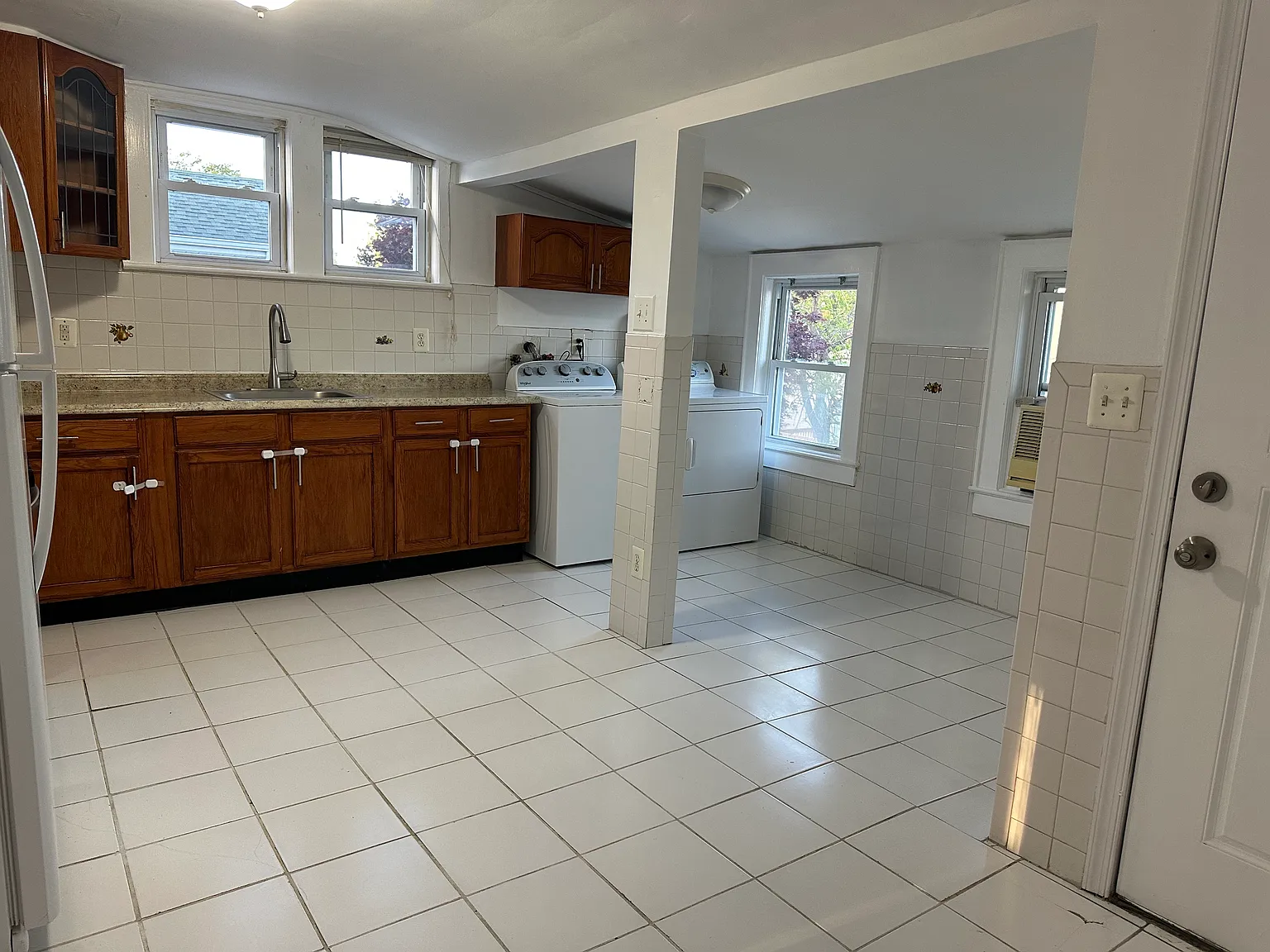 1225 Oakland Ave — Photo 2