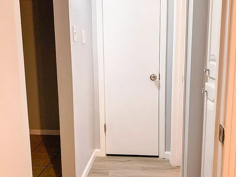 Large One-Bedroom Units Near Nob Hill — Photo 19