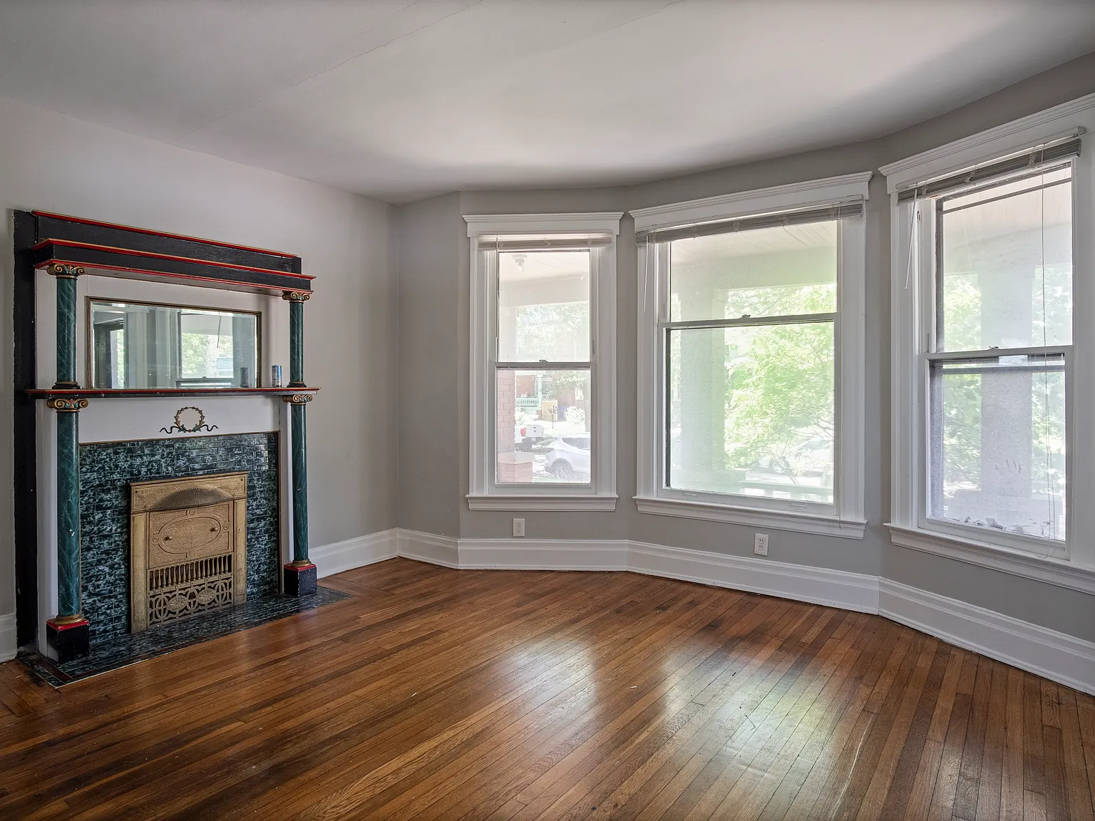 4868 Commonwealth St — Photo 4