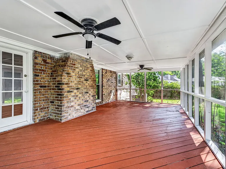 1037 Law Ln — Photo 29