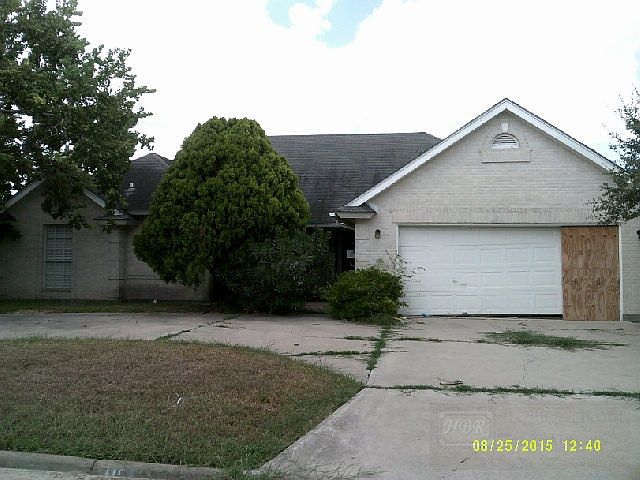 1st image of 115 Valladolid St