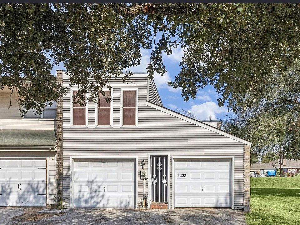1st image of 2223 Par Ln